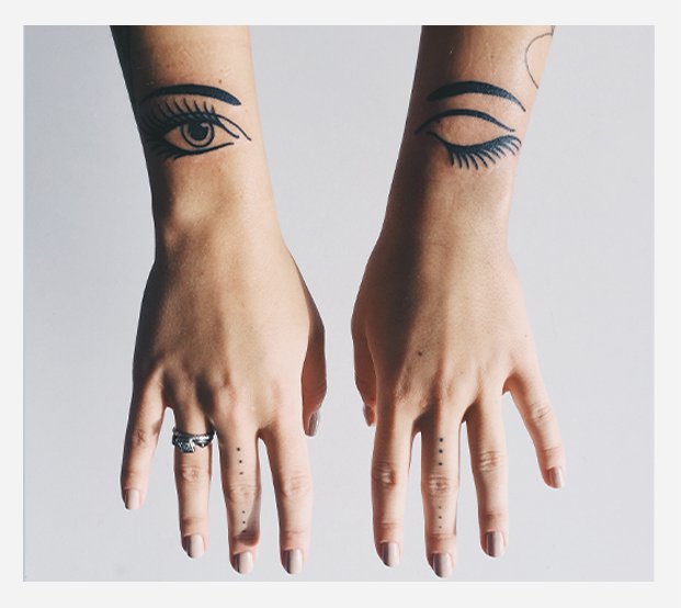 Eye tattoo on hand