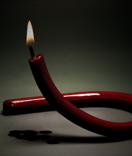 Red ribbon candle